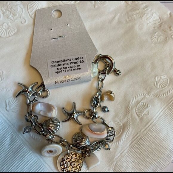 Bracelets - Picture 3 of 13